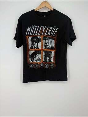 Motley Crue North American Tour T-Shirt 2013 Size Medium